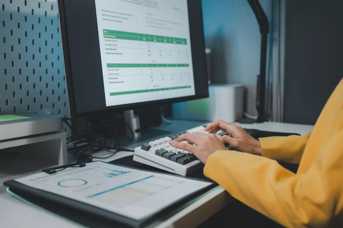 young-asian-businesswoman-working-overtime-dark-office-young-woman-working-laptop