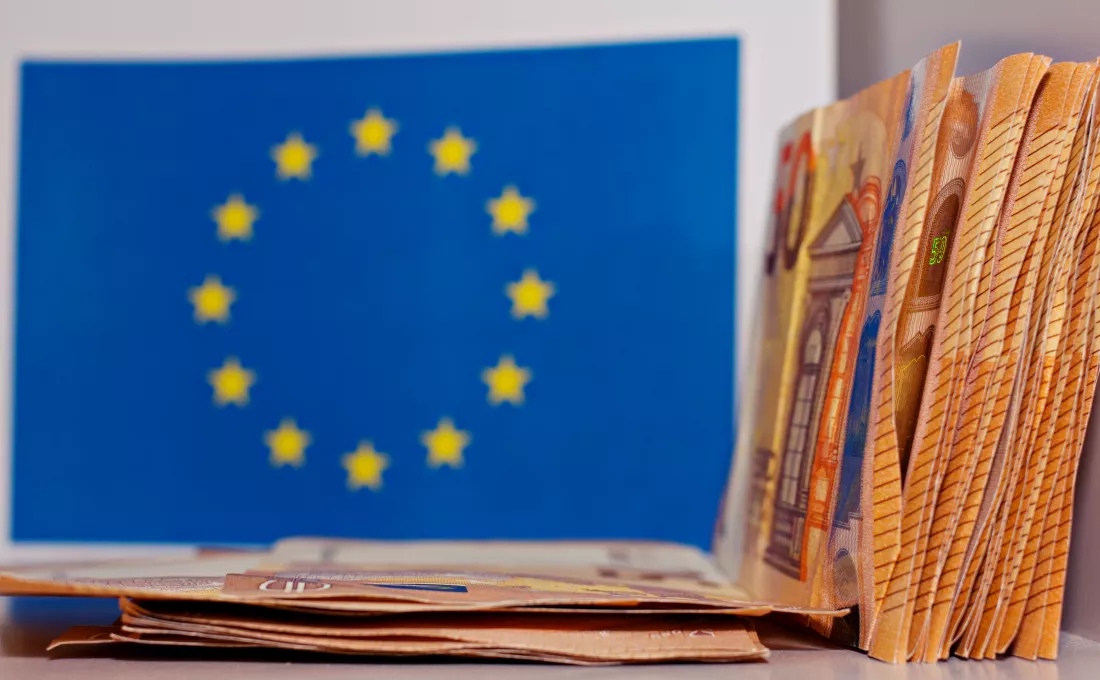 close-up-books-table